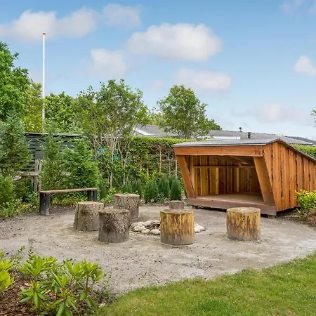 4 Bedroom Nice In Tarm 別荘