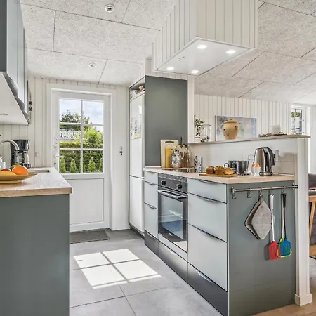4 Bedroom Nice In Tarm 別荘