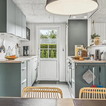 4 Bedroom Nice In Tarm 別荘
