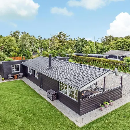 別荘 4 Bedroom Nice In Tarm *